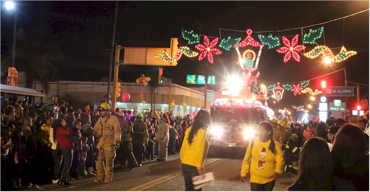 Desfile Navideño 2013 - contingente Bomberos