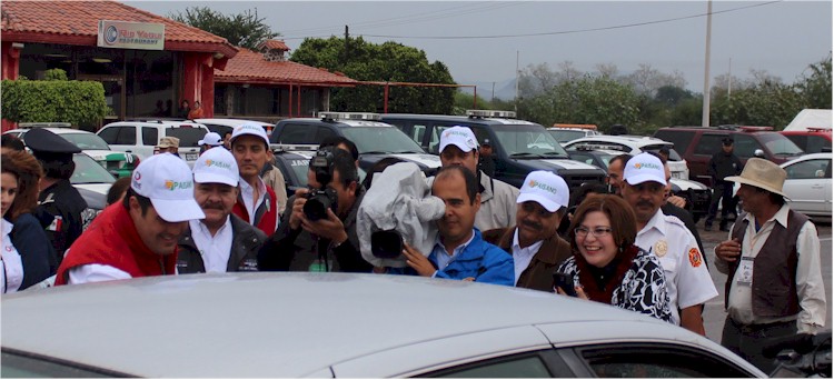 Operativo: "Bienvenido Paisano 2013". El alcalde Diaz-Brown entrevista a otro paisano