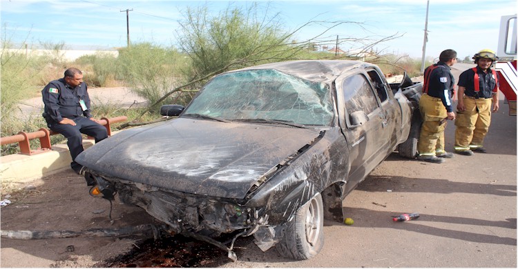 Accidente Carretera 15 y calle 300: vehiculo accidentado